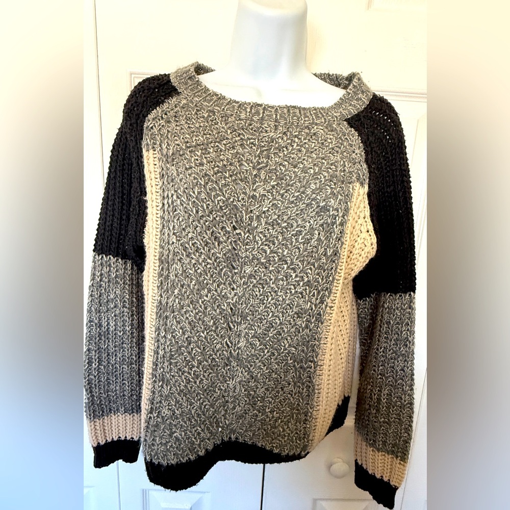 Urban Day COLOR BLOCK SWEATER Size M Chunky Knit Black Gray Cream Boho Relaxed